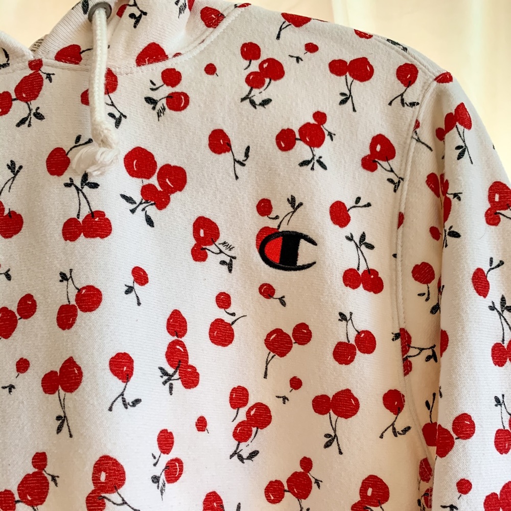 CHAMPION CHERRY URBAN OUTFITTERS EXCLUSIVE